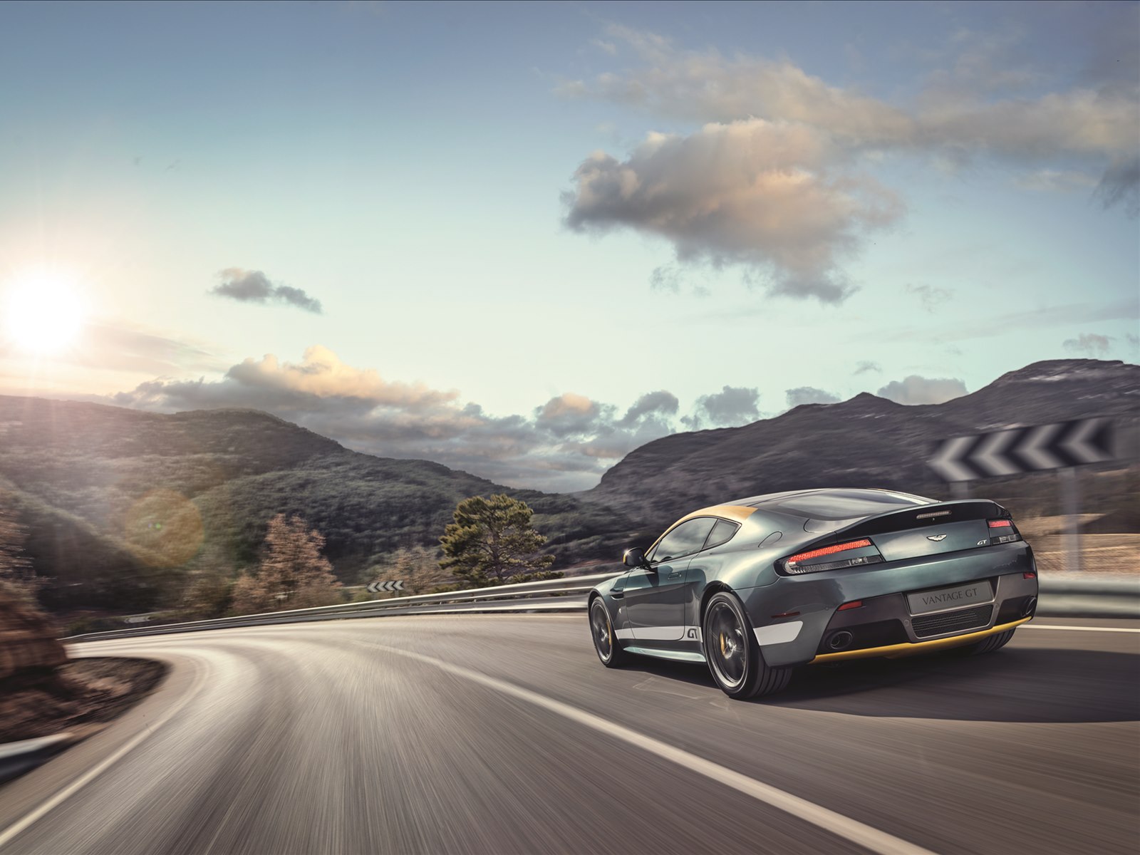 Aston Martin V8 Vantage GT 2015